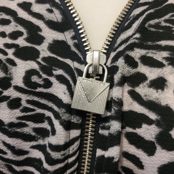 NWT Michael Michael Kors Animal Print Blouse Size L/XL, Ret. $98 - Picture 2 of 10